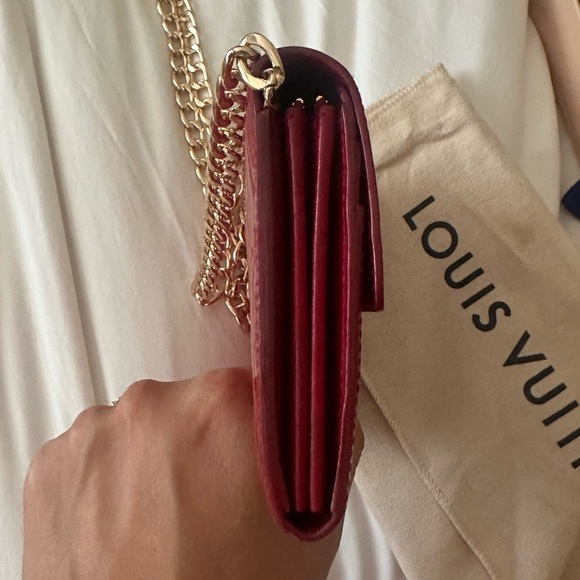 Louis Vuitton Vernis Sarah Wallet/Crossbody with Gold Chain in Cherry Red - Picture 11 of 16